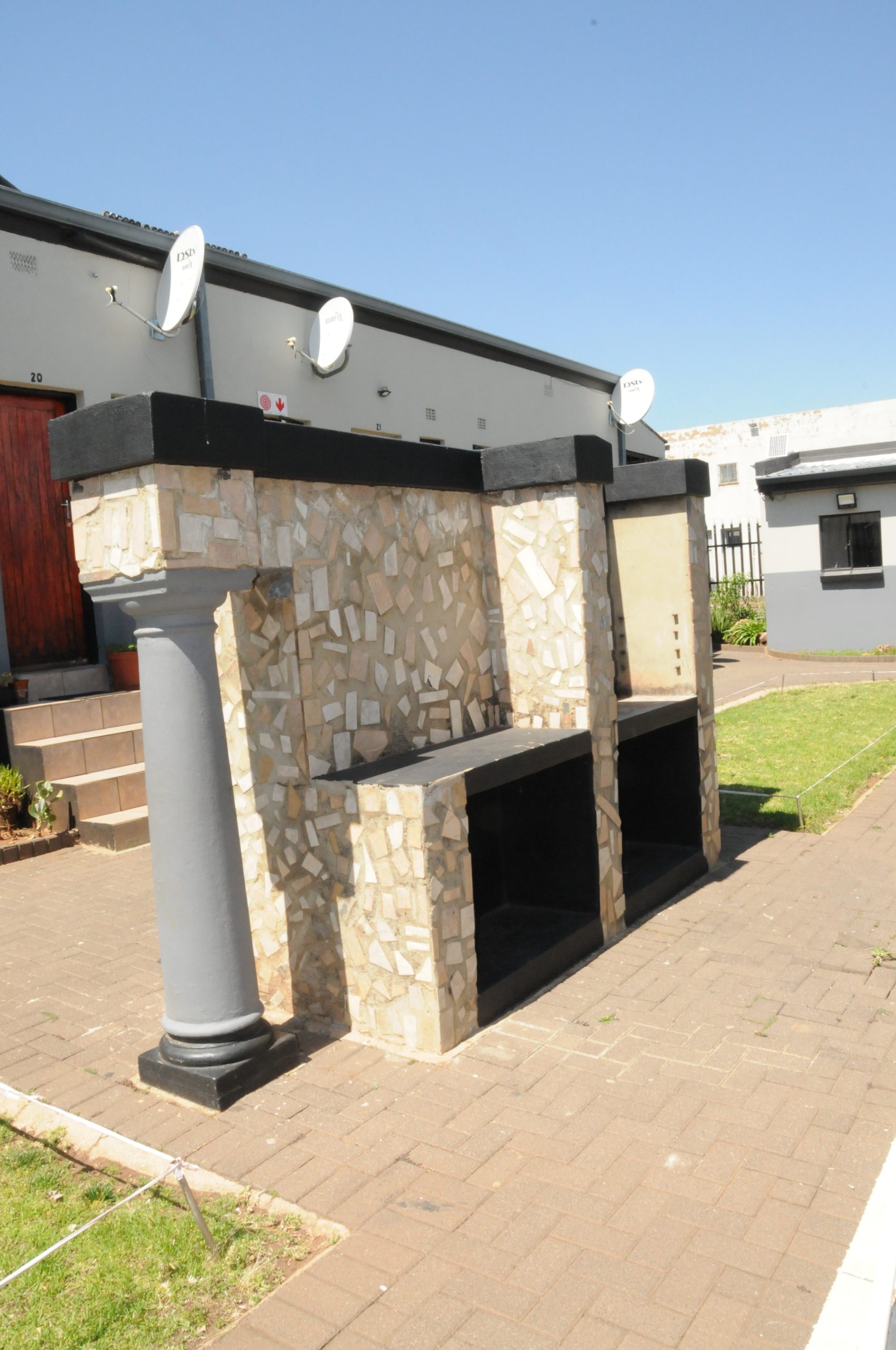 Ekuphumuleni Village exterior